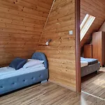 D.w.kamil Homestay *